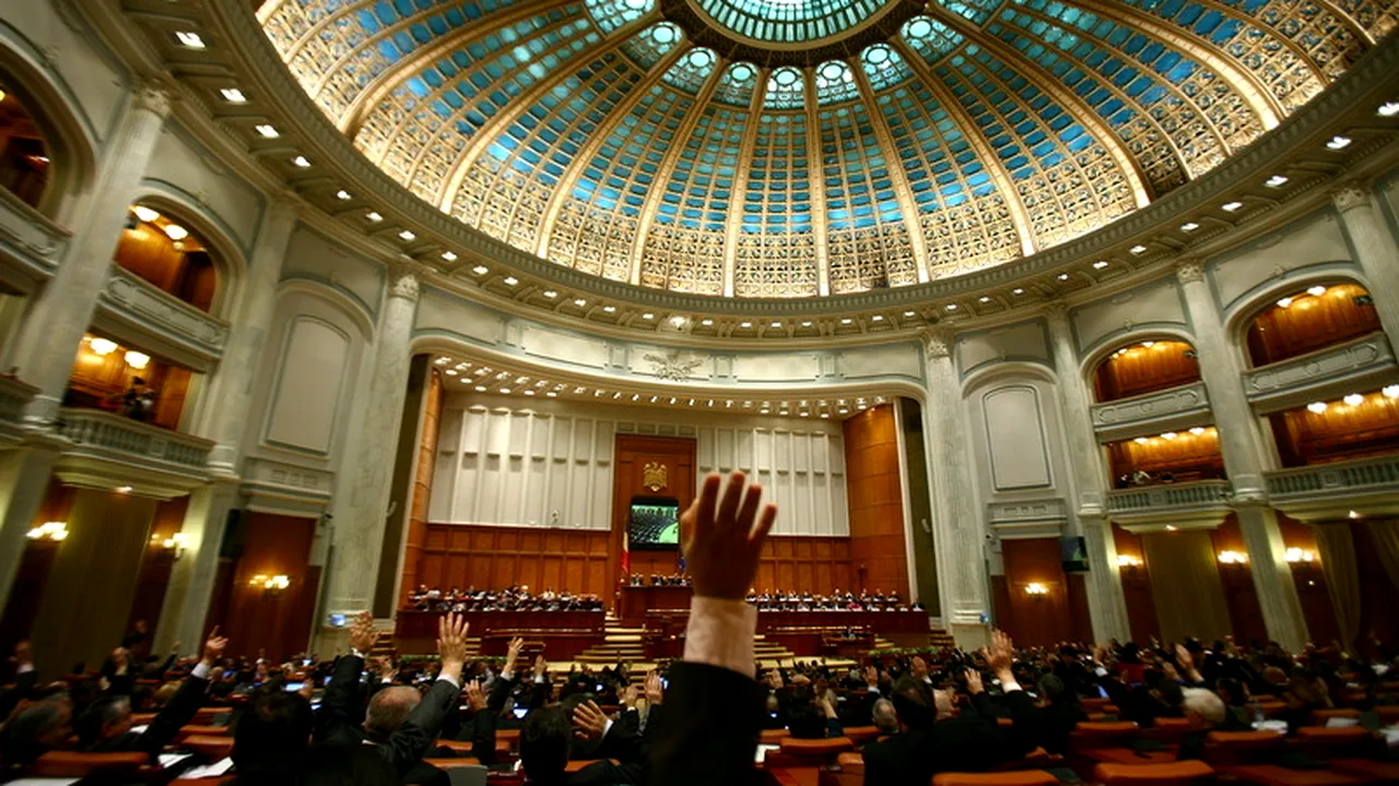 Statutul deputaților și senatorilor a fost modificat. Parlamentarii își pierd mandatul dacă nu contestă deciziile de incompatibilitate