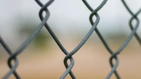 REFUGIAȚI. Comisia Europeană a suspendat relocarea refugiaților ca urmare a pandemiei de coronavirus