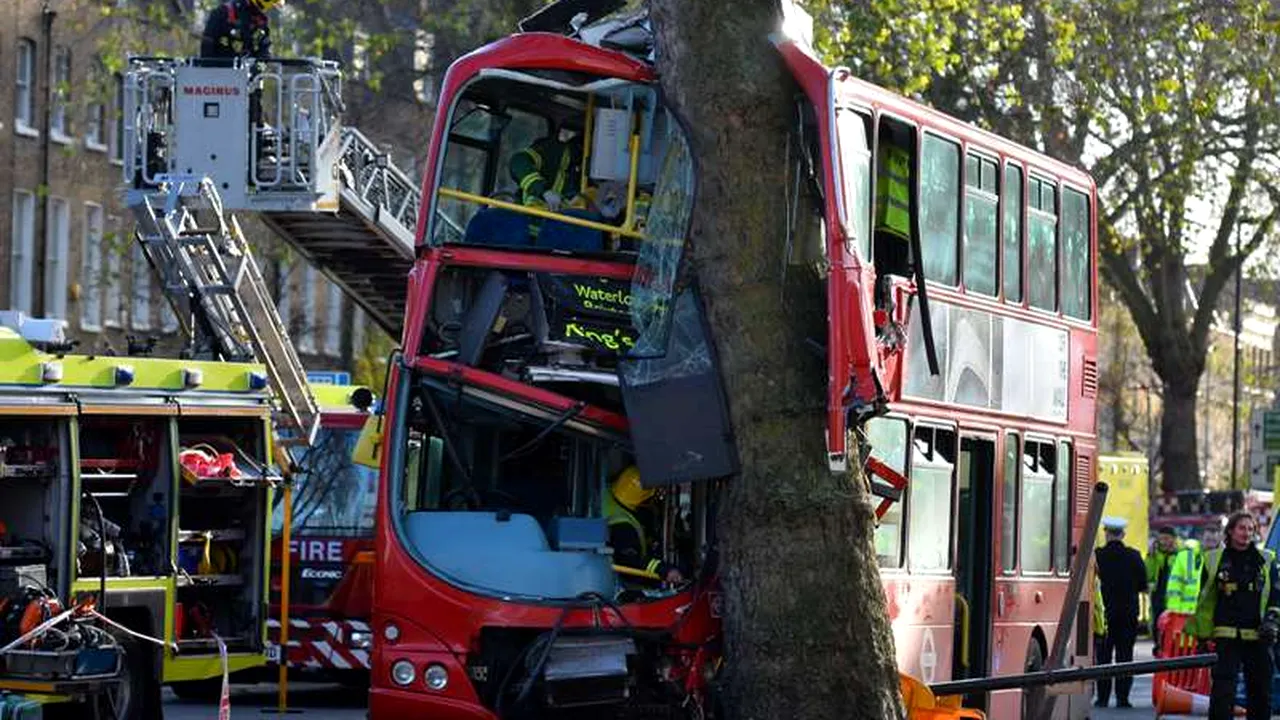Cel puțin 19 răniți într-un accident de autobuz la Londra