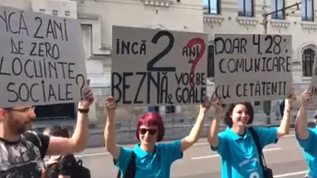 Gabriela Firea, primarul paralel cu Bucureștiul. Protest în fața Primăriei Capitalei