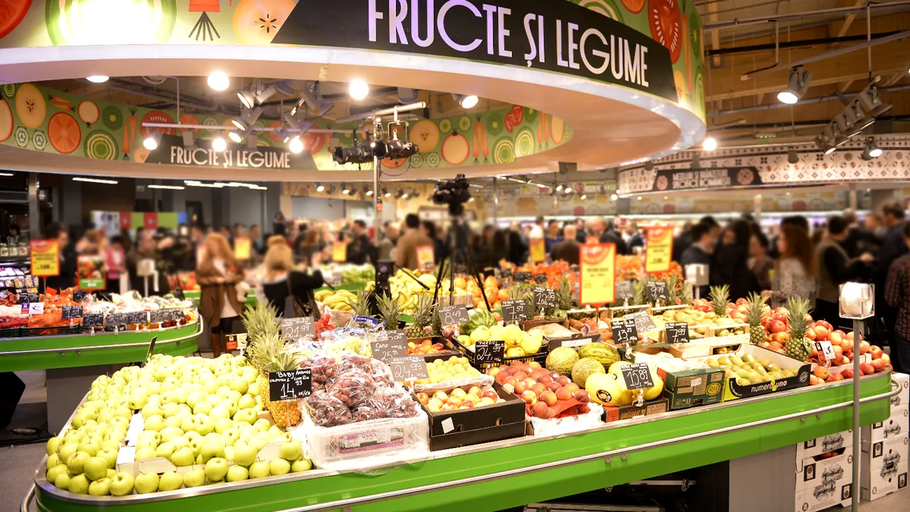 România importă fructe și legume de miliarde de euro. Comerciații dau vina și pe cumpărătorii care preferă aspectul în detrimentul calității