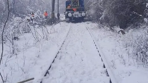 CFR Infrastructură anunță că traficul feroviar este adaptat la condiții de iarnă în mari multe zone, sub impactul ninsorilor. Regiunile unde se fac transbordări