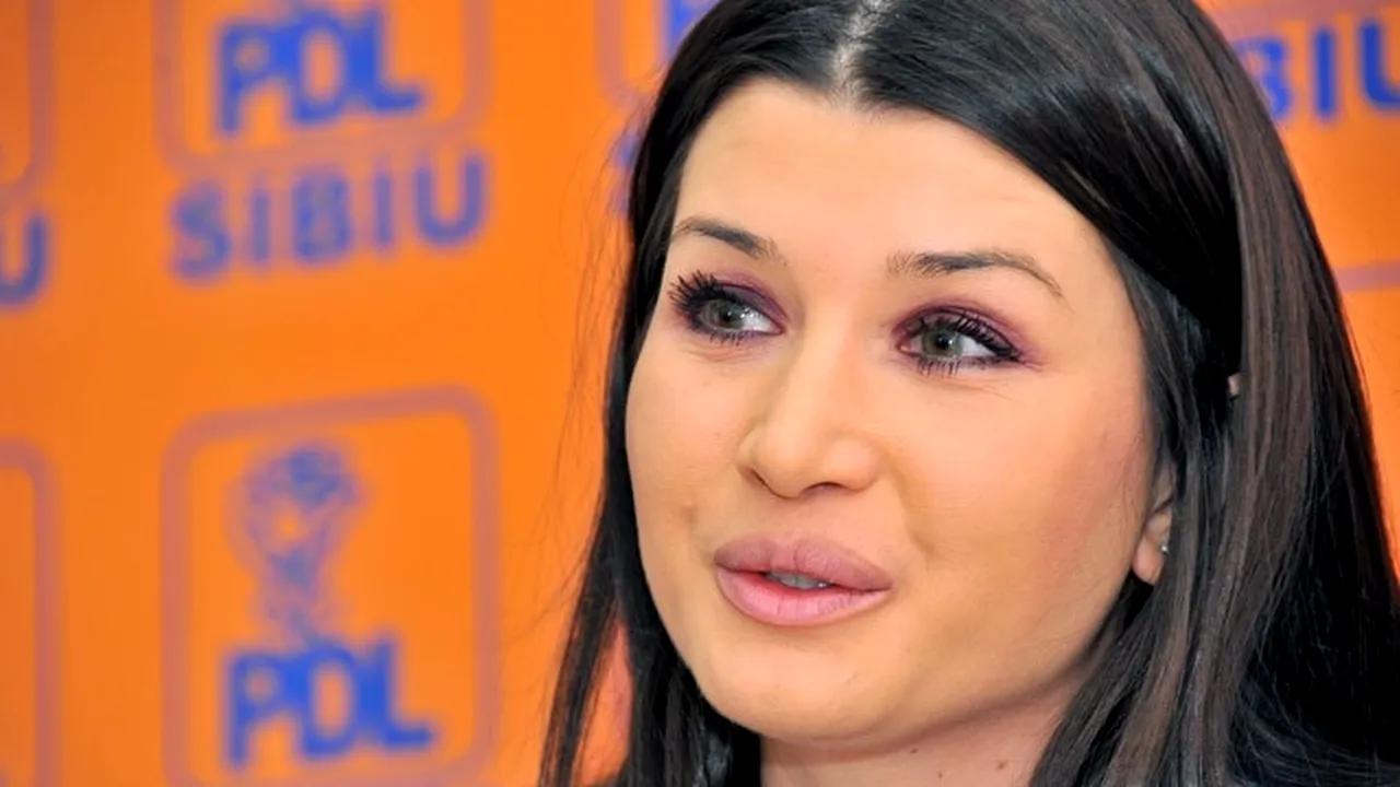 VIDEO - EBA, întâmpinată la Congresul PDL: 