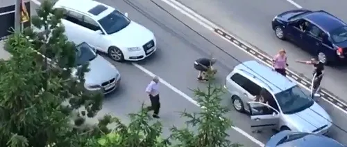 #cugandullaanimale. Caz șocant la Galați: Un bărbat târa un câine în trafic iar șoferii au blocat mașina pentru a elibera animalul - VIDEO 