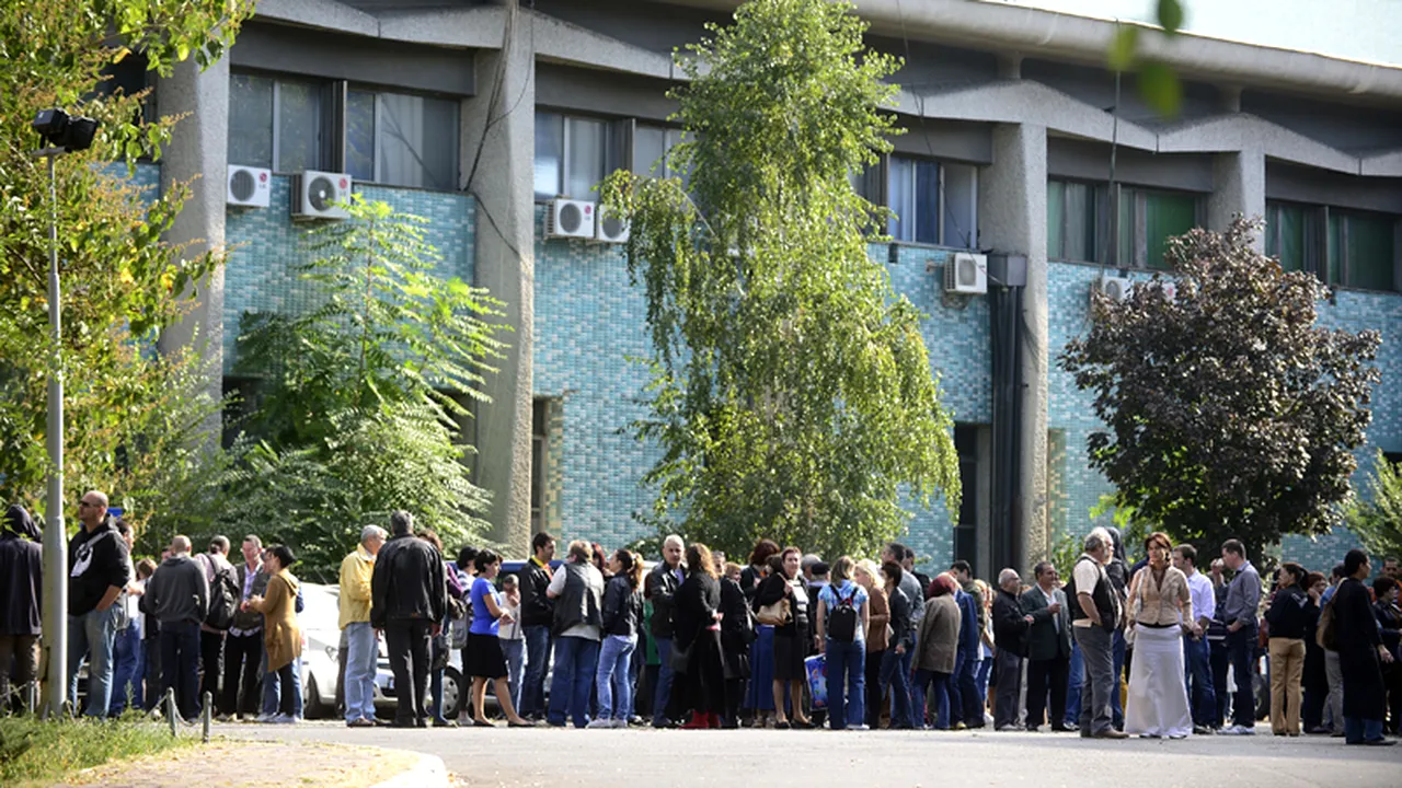 Sute de angajați ai TVR protestează față de concedierile colective din televiziune