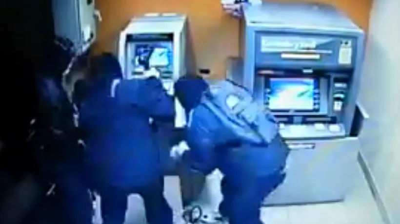 Un magazin din Chiajna a fost spart de hoți. După ce au intrat, s-au dus direct la bancomatul din hol și l-au luat pe sus