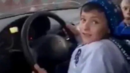 INCONȘTIENȚĂ. Doi copii din Teleorman au plecat de acasă cu mașina părinților! Poliția a deschis un dosar penal - Video