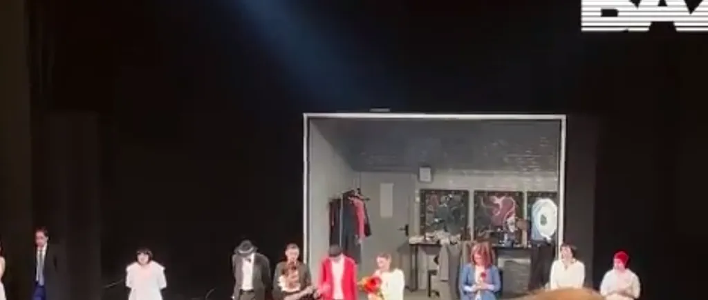 Un actor rus și-a TĂIAT venele pe scenă după reprezentația sa din piesa „Teatru. Latura greșită”. Artistul fusese diagnosticat cu cancer