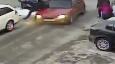 Un șofer de 19 ani din Pitești a lovit intenționat un bărbat cu care avusese o altercație