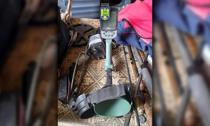 Trei căutători de comori din Bulgaria au încercat să fugă din România cu peste 60 de monede extrem de valoroase