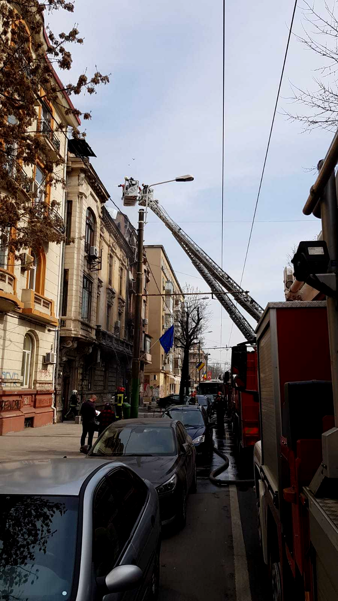 INCENDIU puternic pe bulevardul Kogălniceanu din București