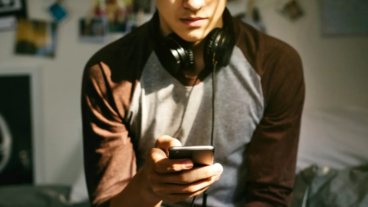 STUDIU | Mai mult de jumătate dintre tinerii din România şi-au pierdut încrederea şi motivaţia în perioada stării de urgenţă