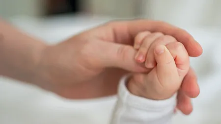 INS a emis datele oficiale pentru mișcarea naturală a populației în luna aprilie 2025: 10.462 certificate de naștere, 19.527 certificate de deces