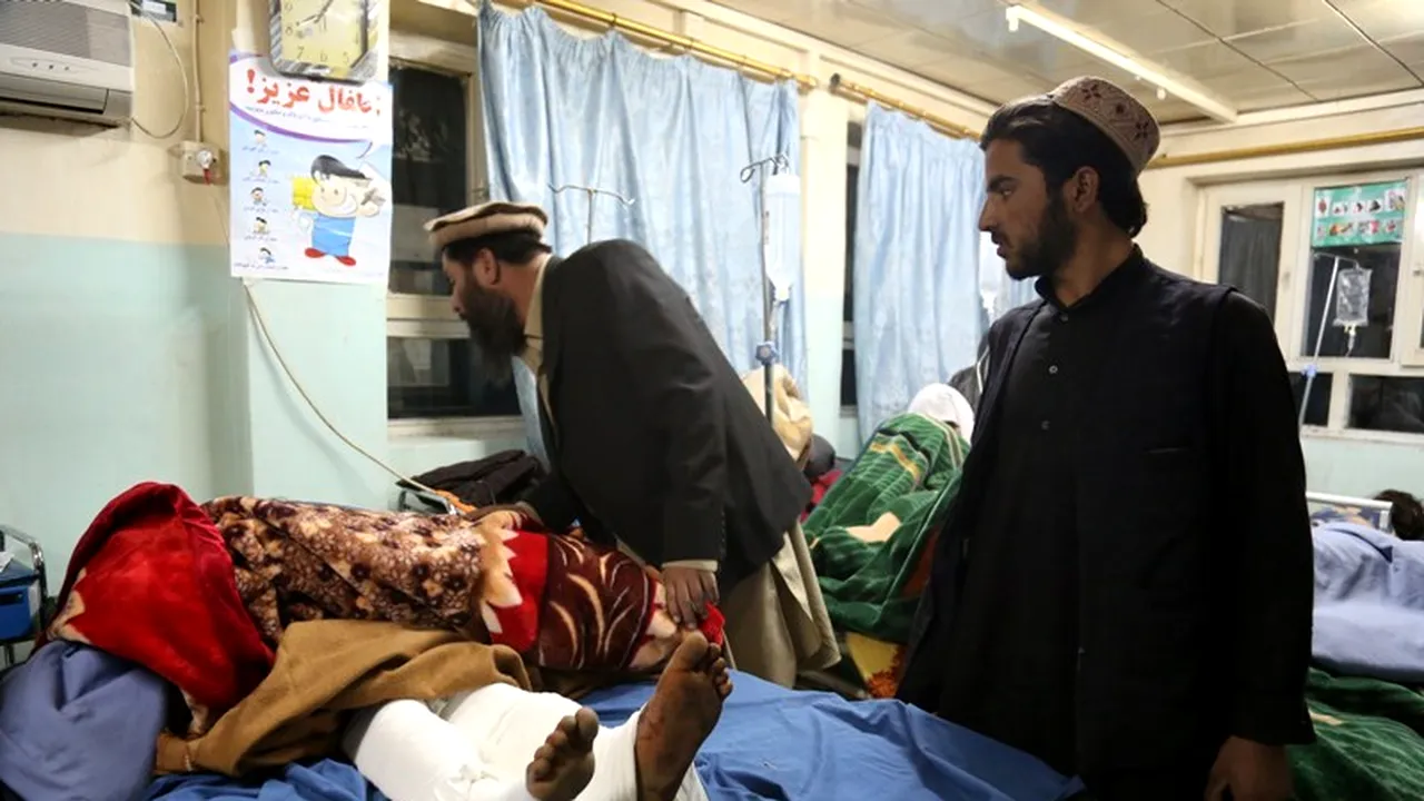 O mulțime furioasă l-a linșat pe presupusul autor al atentatului din Ghazni