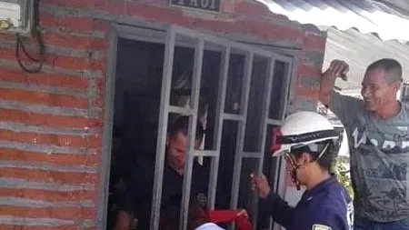 A încercat să intre în curtea vecinilor, dar a rămas blocată 5 ore. Ce a pățit femeia - FOTO