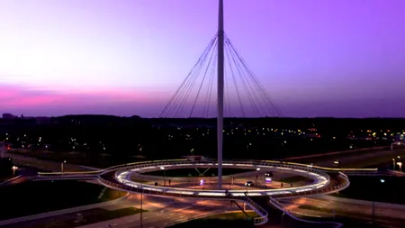 Primul pod suspendat circular din lume dedicat exclusiv bicicletelor FOTO