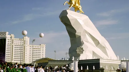 O, NU: Klaus și Gurbanguly
