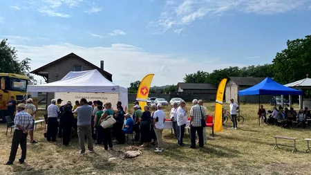 Caravana medicală AUR este la Bacău. În echipa spitalului mobil sunt medici interniști, de familie și medici oftalmologi