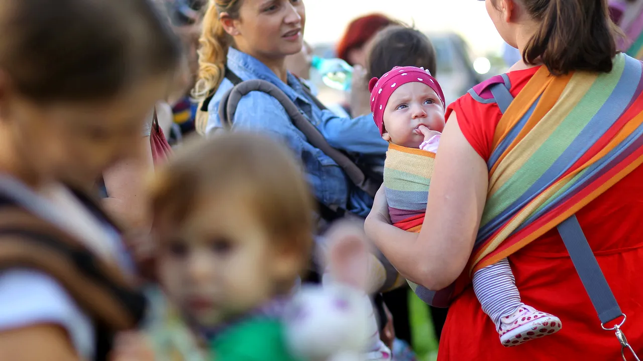 Statistică îngrijorătoare: Tot mai multe românce devin mame înainte de a împlini 19 ani