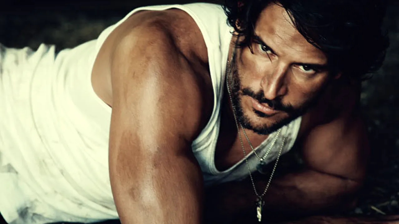 Revista People l-a desemnat cel mai sexy celibatar al anului 2014