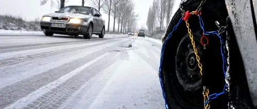 Circulație îngreunată din cauza zăpezii pe trei drumuri din Mehedinți, Caraș-Severin și Vâlcea