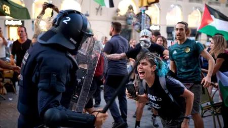 VIOLENȚE la Barcelona, în timpul unui protest pro-Palestina. Opt persoane au fost arestate, iar 20 de polițiști au fost răniți