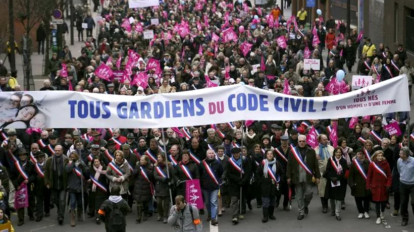 Protest de amploare la Paris față de căsătoriile gay. FOTO
