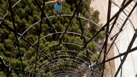 GALERIE FOTO. Fotografii care își riscă viața pentru instantanee la înălțime