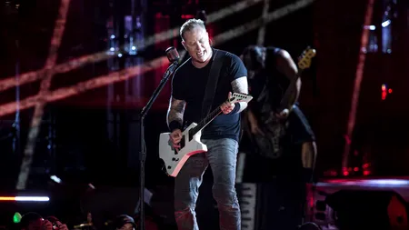 Schimb BILET Metallica numai cu iPhone, NOU sau IMPECABIL ÎN GARANȚIE. Cu cât se mai LICITEAZĂ biletele la concertul din București 