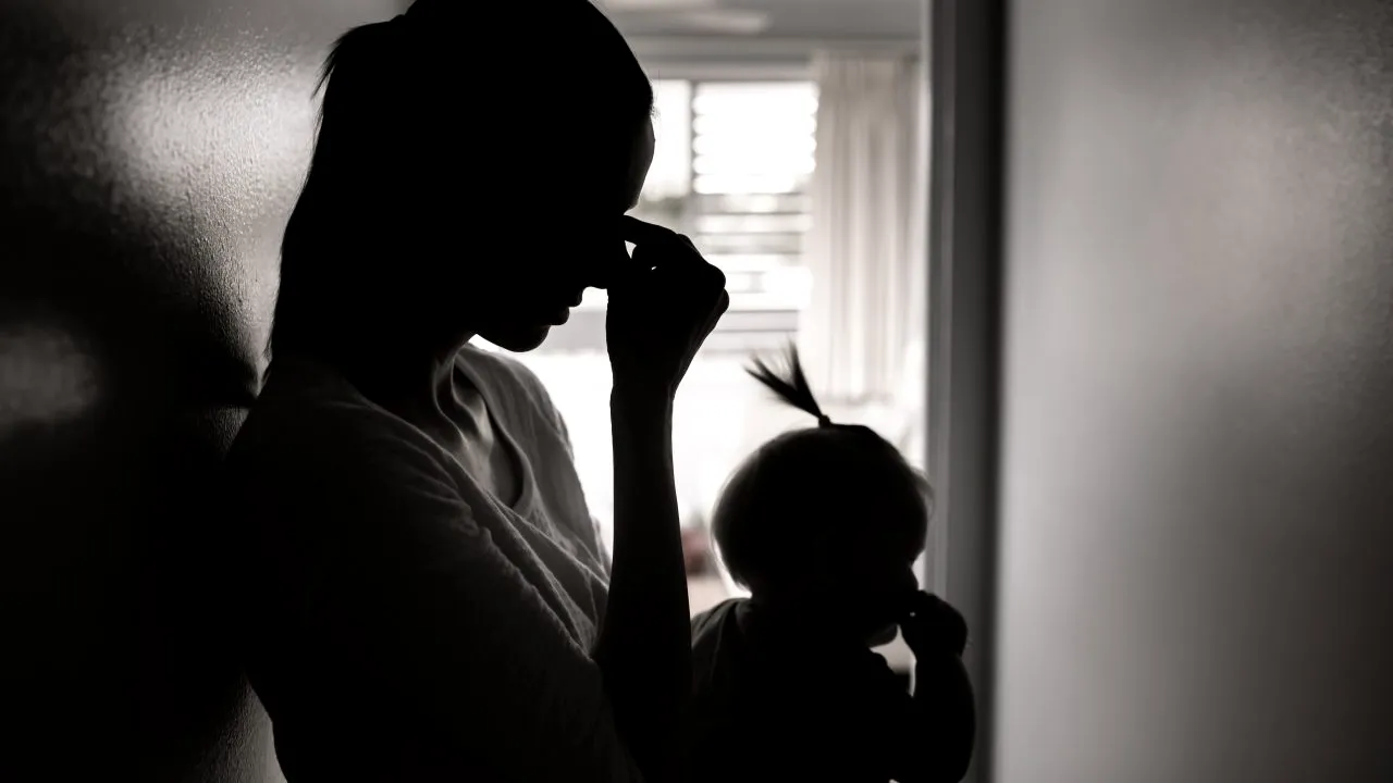 O mamă din România și-a ucis fetița pentru că nu mai suporta să o audă cum plânge: „Am simțit că are ceva”