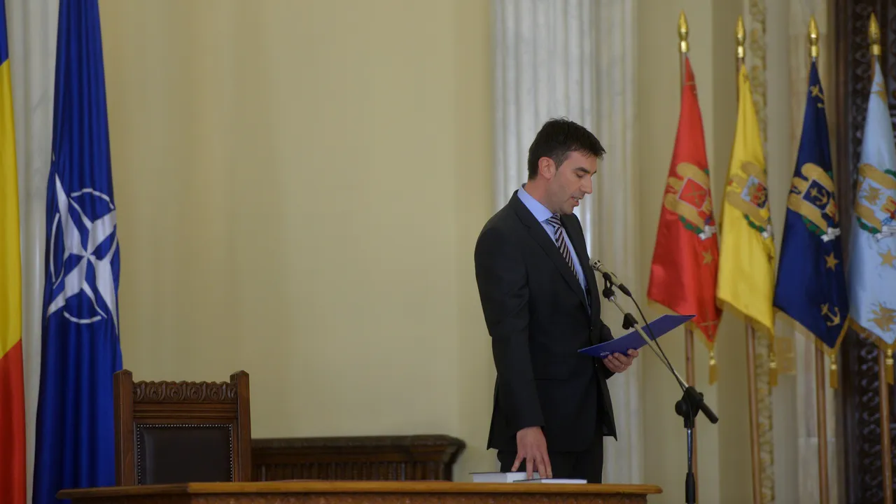 Prima măsură luată de noul ministru de Interne. Iohannis: Va fi o toamnă fierbinte din punct de vedere politic