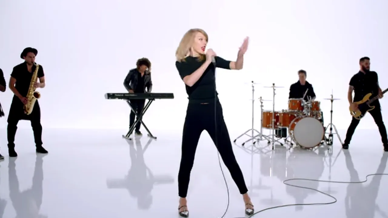 Taylor Swift și-a asigurat picioarele pentru o suma fabuloasă