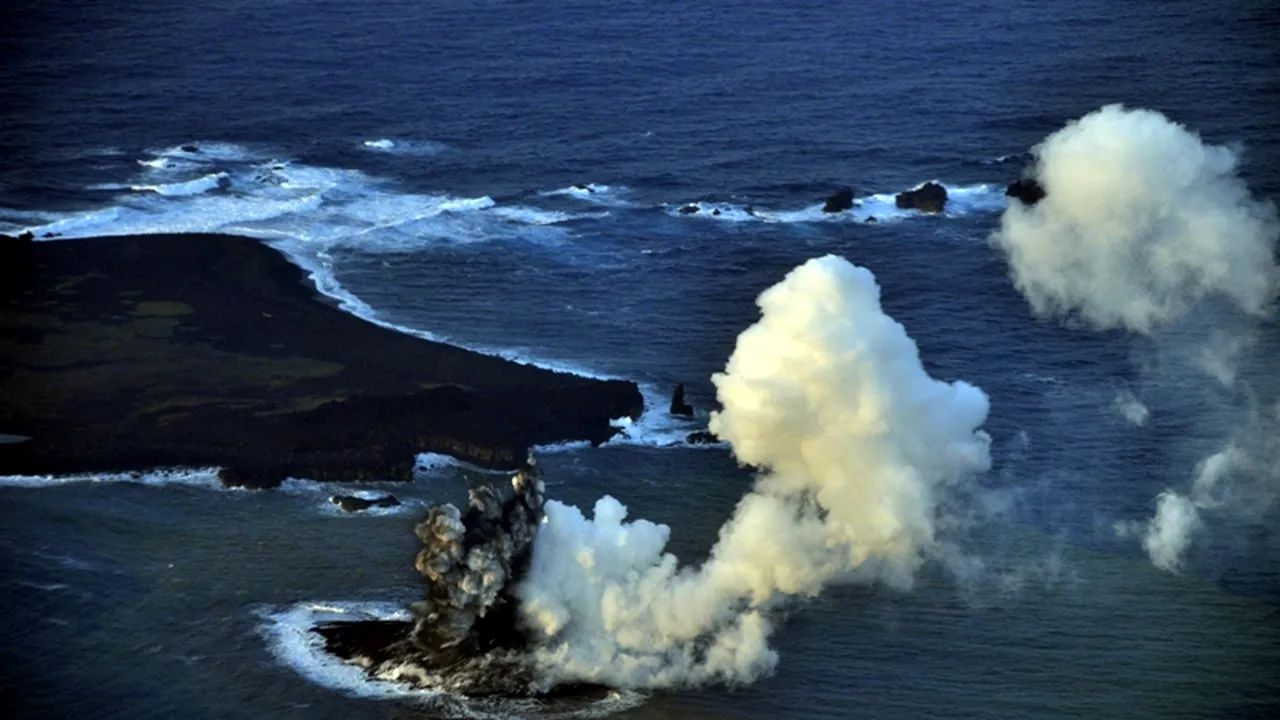 Vulcanul de pe insula japoneză Nishinoshima a erupt din nou