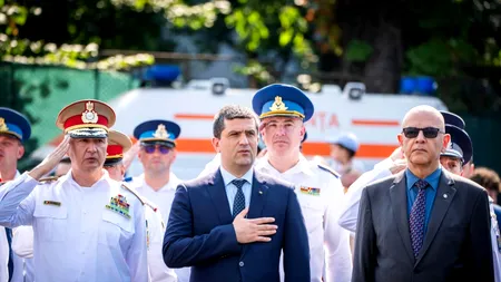 Radu Miruţă, alături de Oana Gheorghiu la Ziua Forţelor Aeriene Române. A fost încadrat de doi şefi de instituţie cercetaţi pentru corupţie