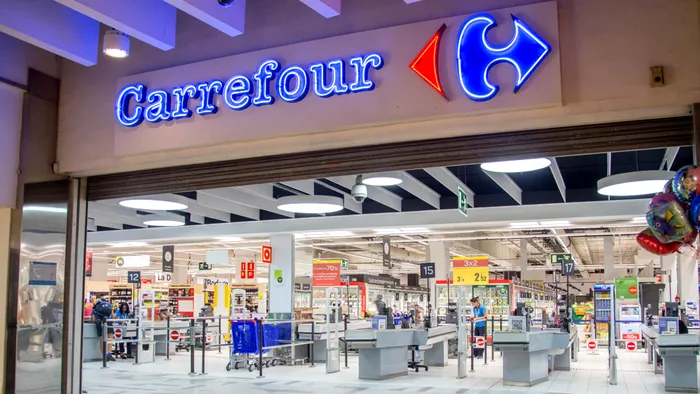 Carrefour se retrage din România. Frații Pavăl, patronii Dedeman, preiau toate magazinele