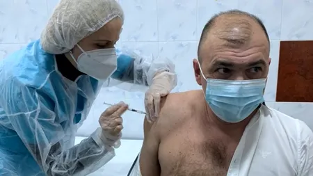 Primarul din Caransebeș, după ce s-a vaccinat anti-COVID-19: „Dacă voi avea un cip implantat, niciun necaz, m-am obişnuit cu supravegherea”
