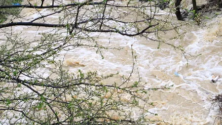 Șapte turiști rămași blocați în Făgăraș, în urma inundațiilor, salvați de Salvamont Argeș