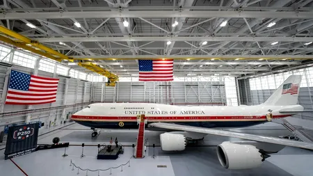 Trump va zbura temporar cu un avion de lux donat de Qatar până când Boeing va construi noul „Air Force One”. A fost pictat în roșu, alb și albastru