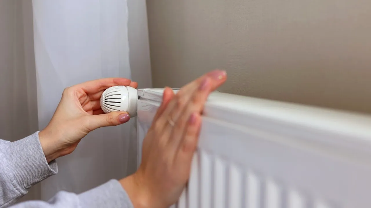 Cum putem păstra căldura în locuințe. Soluții practice pentru toate bugetele