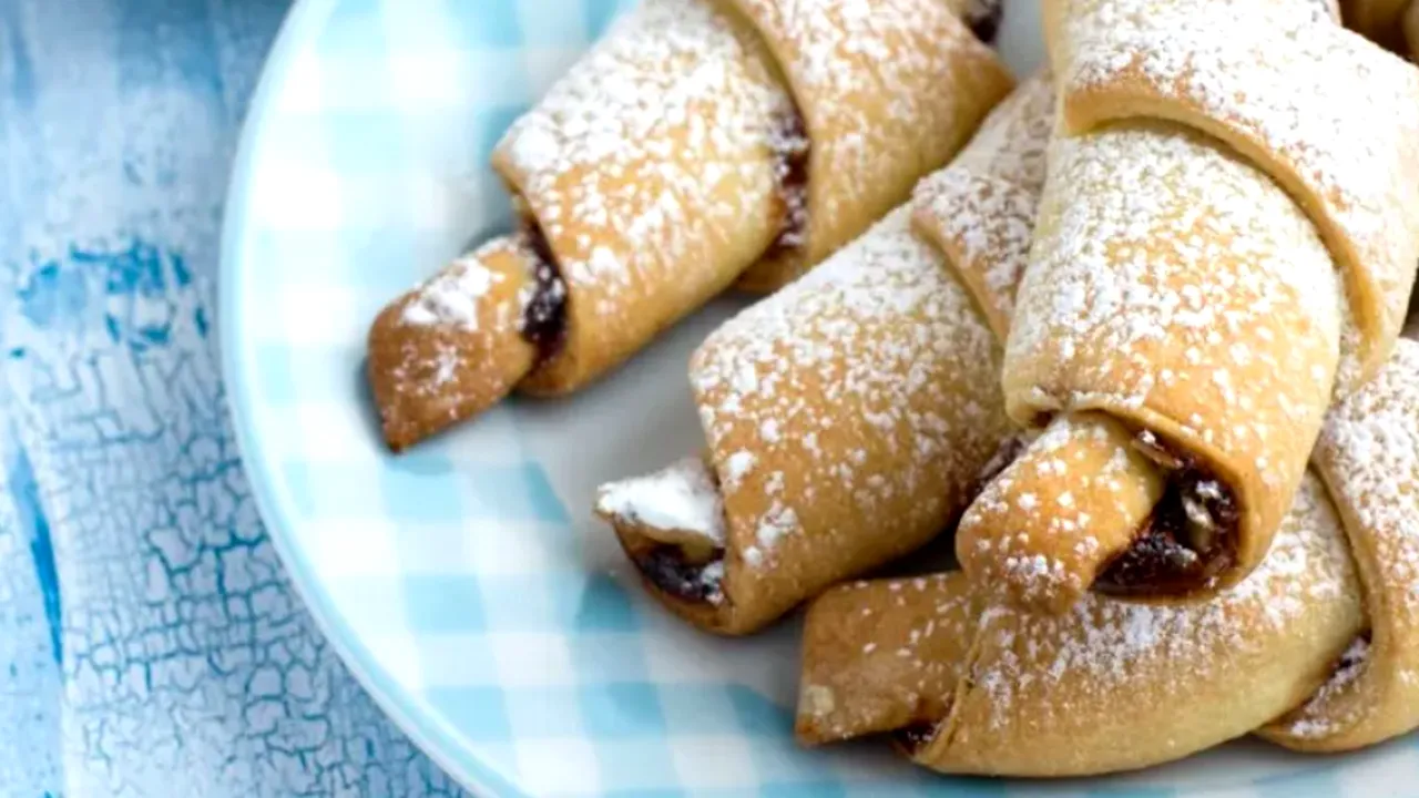 Cornulețe cu untură care se topesc în gură. Cea mai bună rețetă de preparat de sărbători