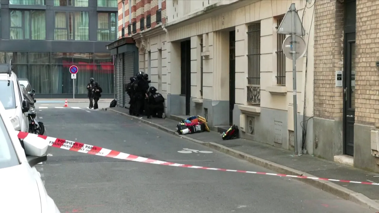 Luare de ostatici într-un restaurant din Paris. Atacatorul a amenințat că se sinucide