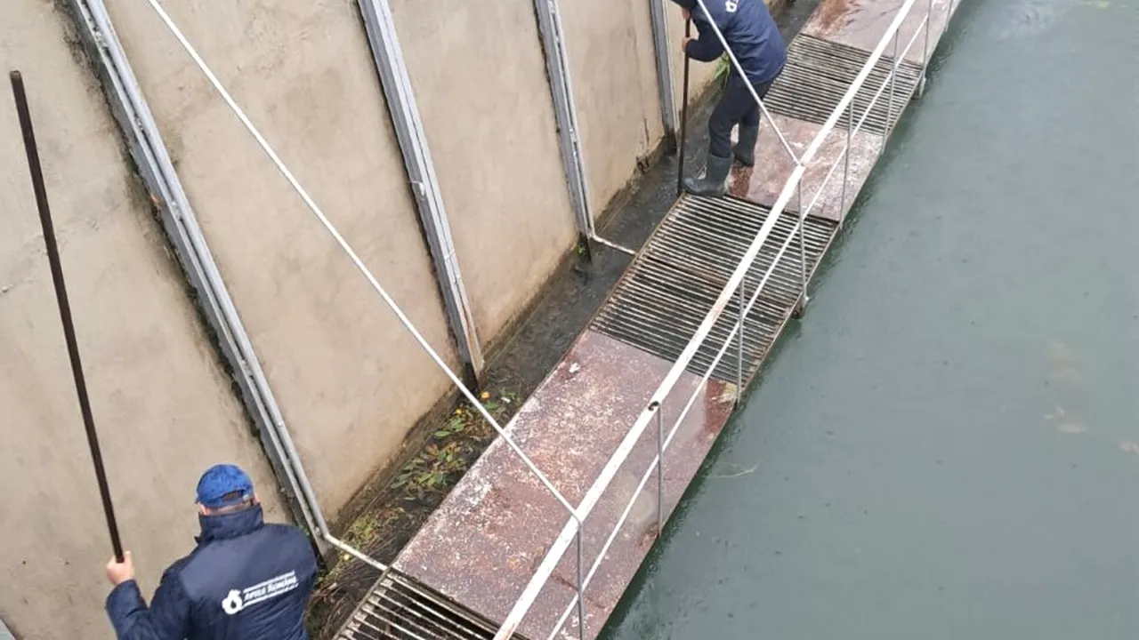 Urmează INUNDAȚII grele după episodul de iarnă din octombrie? Cod roșu pe râurile din Oltenia. Mobilizare la Apele Române