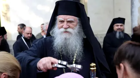 Ce i-a răspuns un prelat al BOR unui pensionar revoltat că preotul strânge bani în biserică, într-un coşuleţ