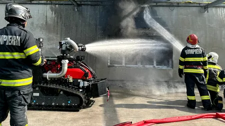 FOTO-VIDEO. Incendiu violent la o hală de calculatoare din Mureș. Două persoane, intoxicate cu fum / Populația a primit o avertizare RO-ALERT