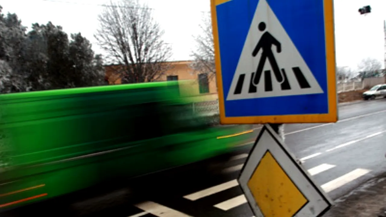 Accident rutier bizar în Botoșani. Șoferul și victima au fugit de la locul faptei