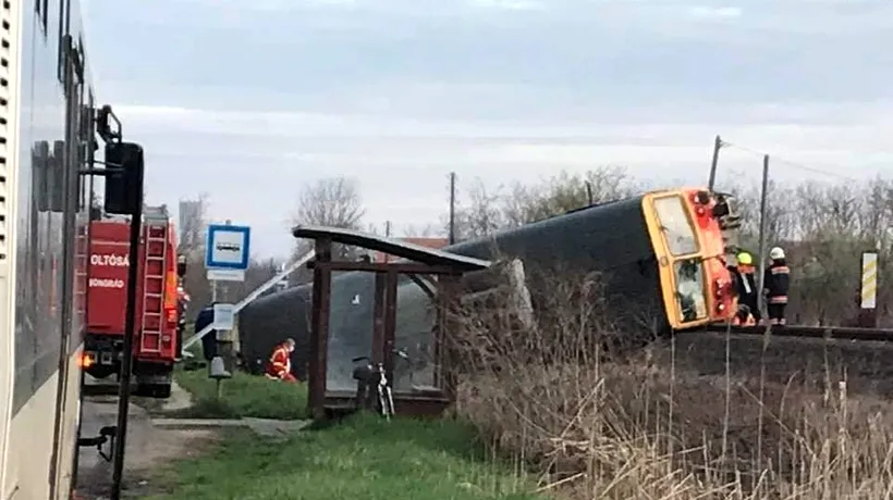 Cinci morți și 14 răniți, după ce un tren a deraiat în Ungaria. O autoutilitară cu muncitori a intrat în fața garniturii