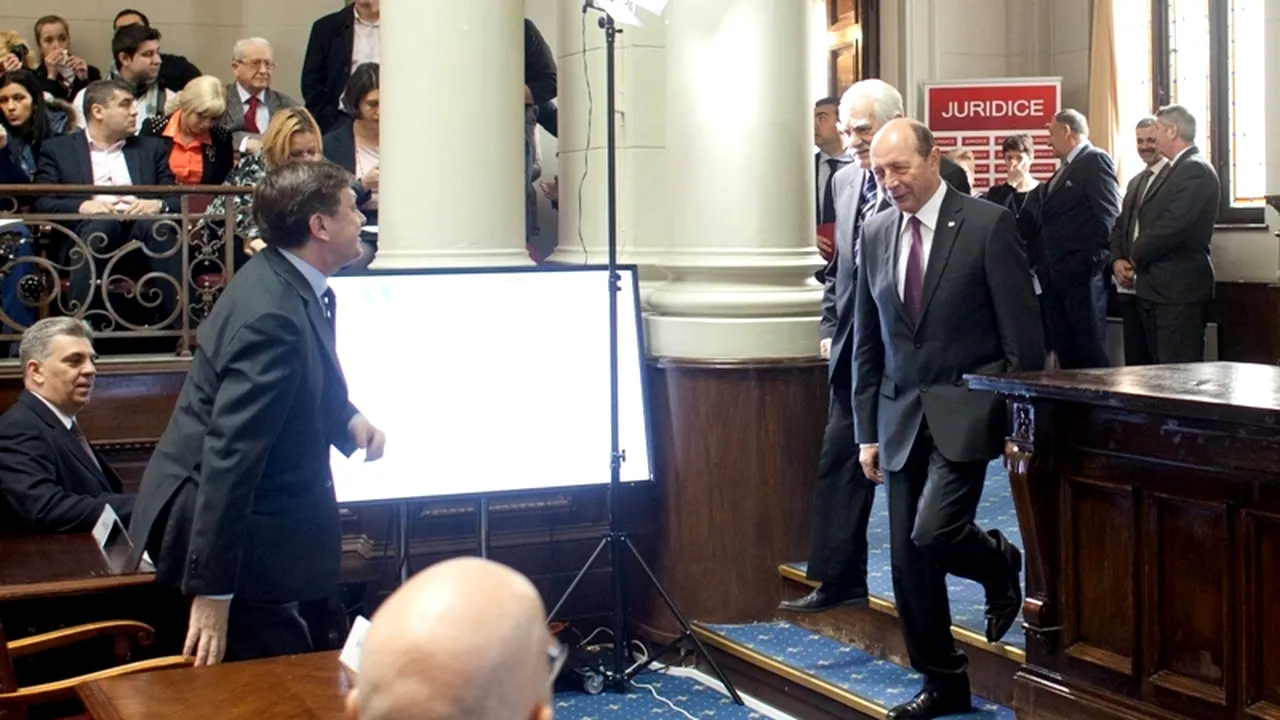 Antonescu îi răspunde lui Băsescu: Referendumul privind parlamentul unicameral a fost impus 