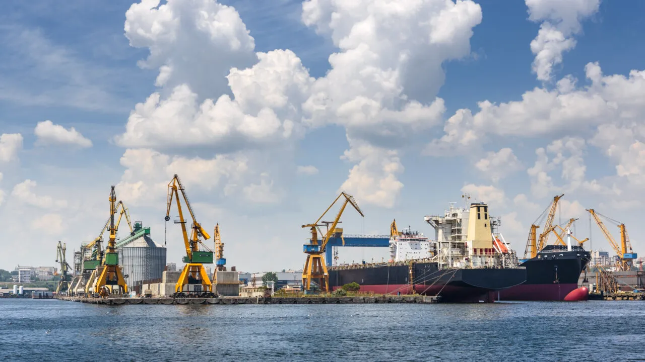 Un INCENDIU a izbucnit în Portul Constanța. Intervenție de amploare a pompierilor / Ce se întâmplă la bordul unei nave