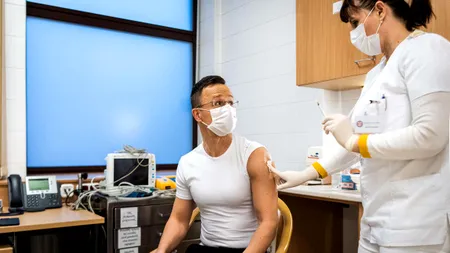 Peter Szijjarto s-a vaccinat cu serul rusesc Sputnik V. Ungaria va importa alte 680.000 de doze în următoarea perioadă