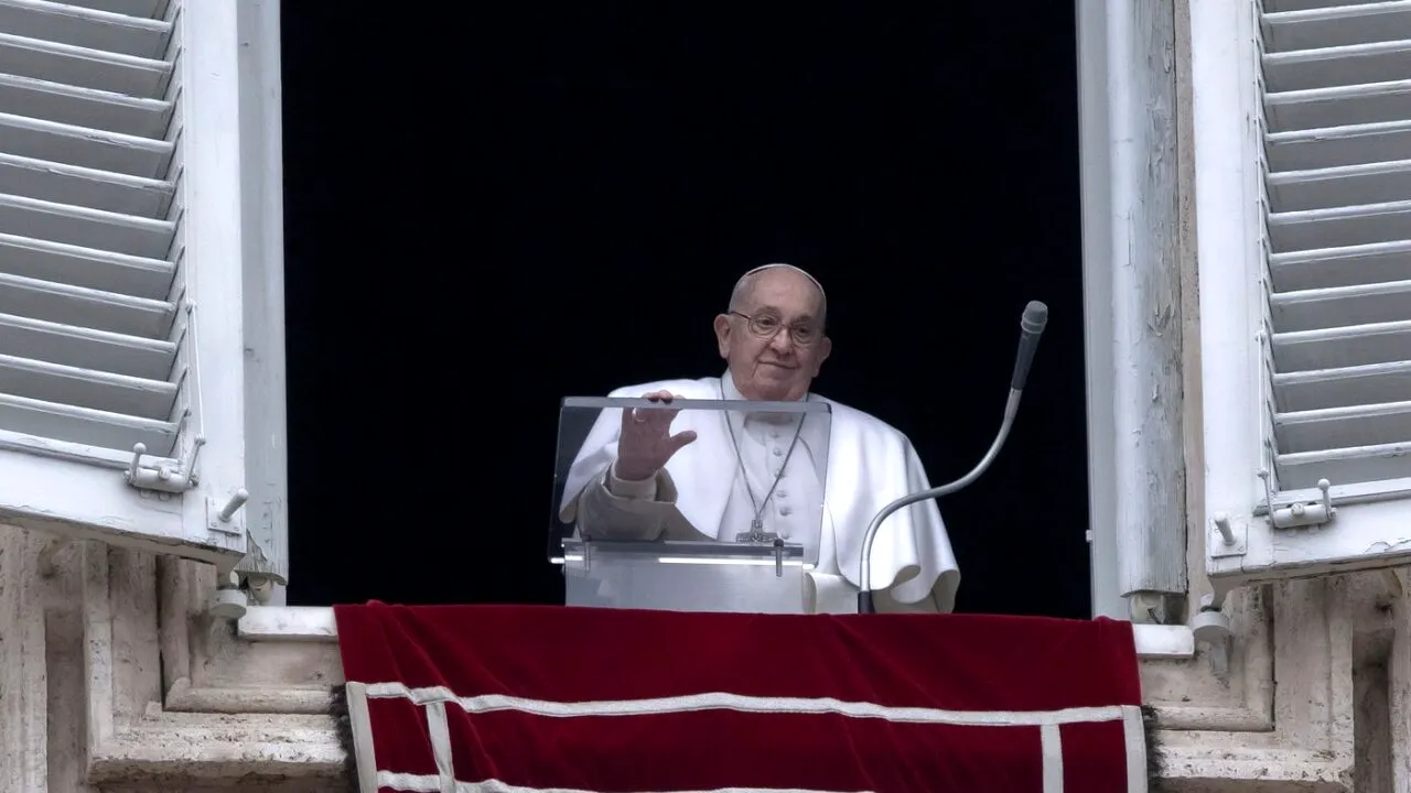 Papa FRANCISC acuză țările producătoare de armament de prelungirea războiului sub pretextul apărării Ucrainei